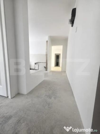 Apartament cu 3 camere semidecomandat în Central