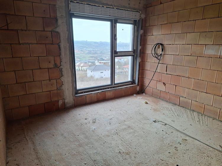 Duplex cu 4 camere cu Canalizare în Borhanci
