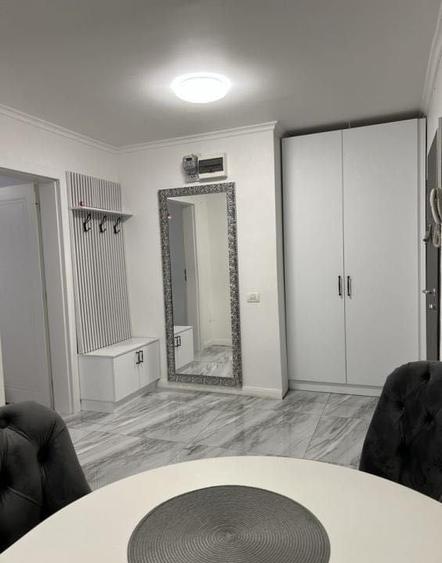 Apartament cu 3 camere semidecomandat în Gorjului