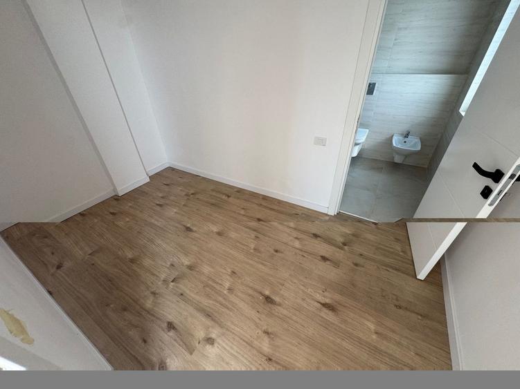 Casă individuală cu 6 camere cu Canalizare în Central