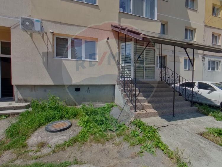 Birou, de 63.520000457764 mp, în Central
