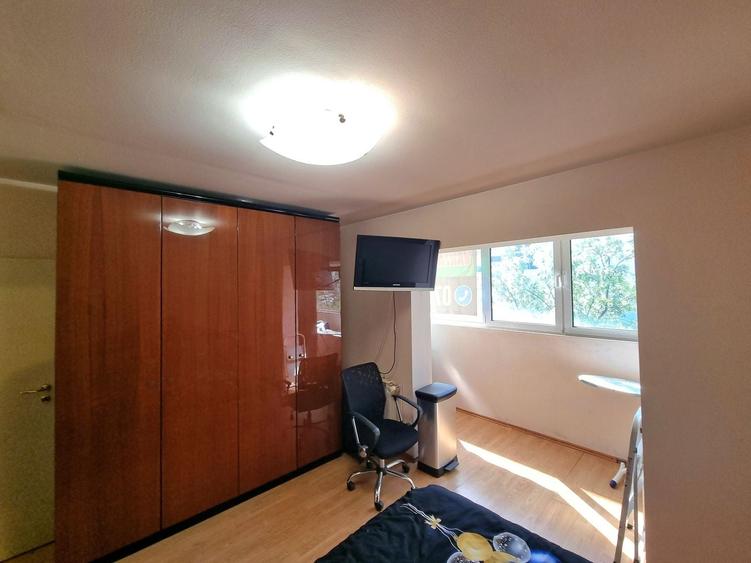 Apartament cu 3 camere decomandat, mobilat în Steaua