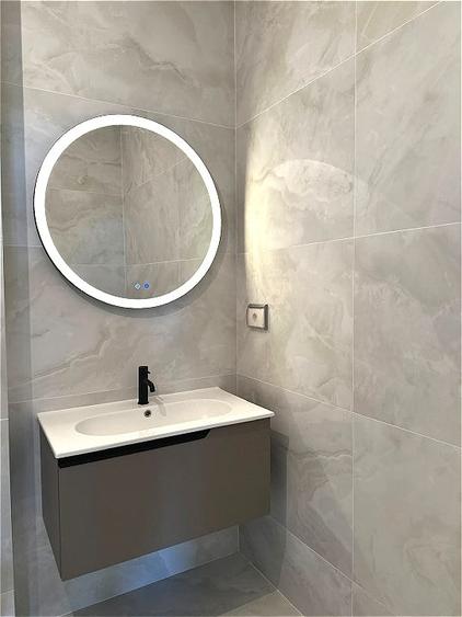 Apartament cu 3 camere semidecomandat în Pipera