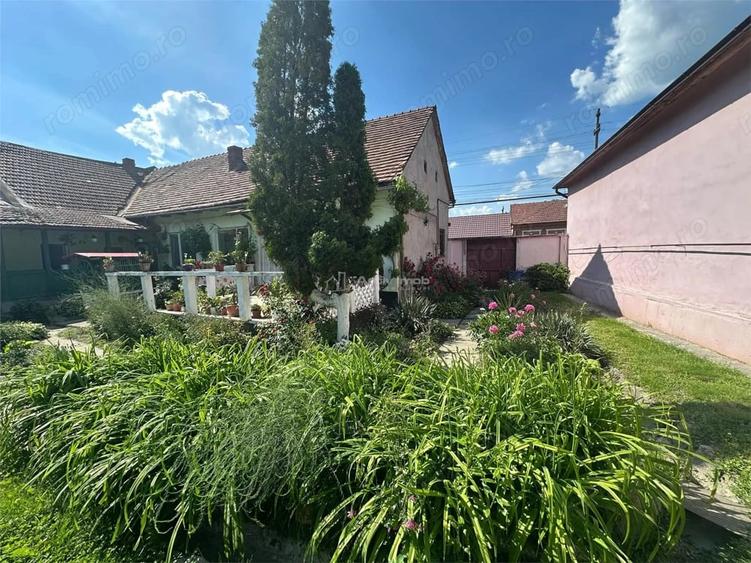 Casă cu 4 camere cu Teren 1000 Mp în Est