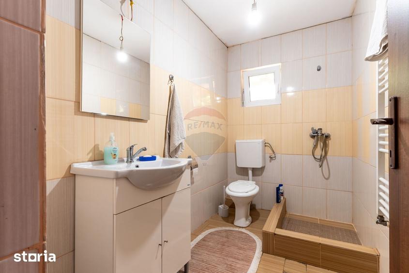 Casă cu 7 camere cu Teren 500 Mp în Măguri