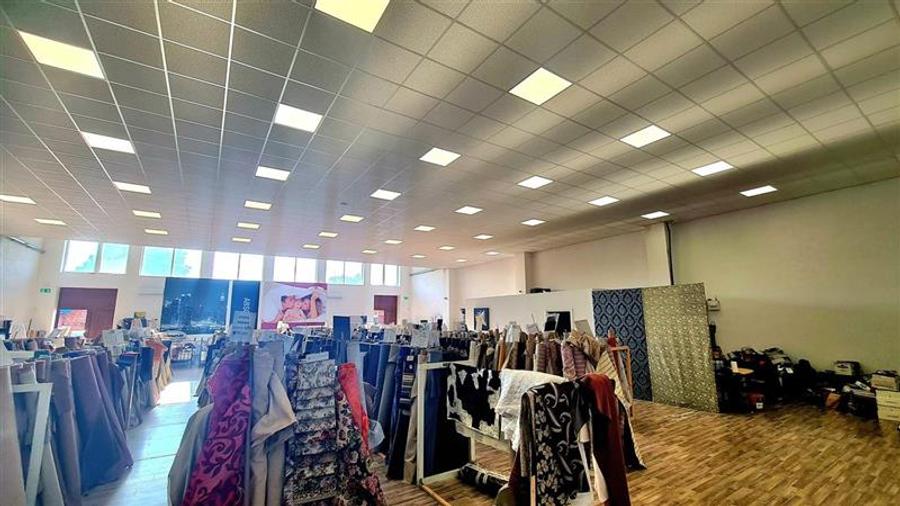 Spațiu comercial, de 470 mp, în Central