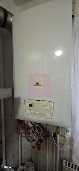 Apartament cu 3 camere decomandat în Piața Centrală