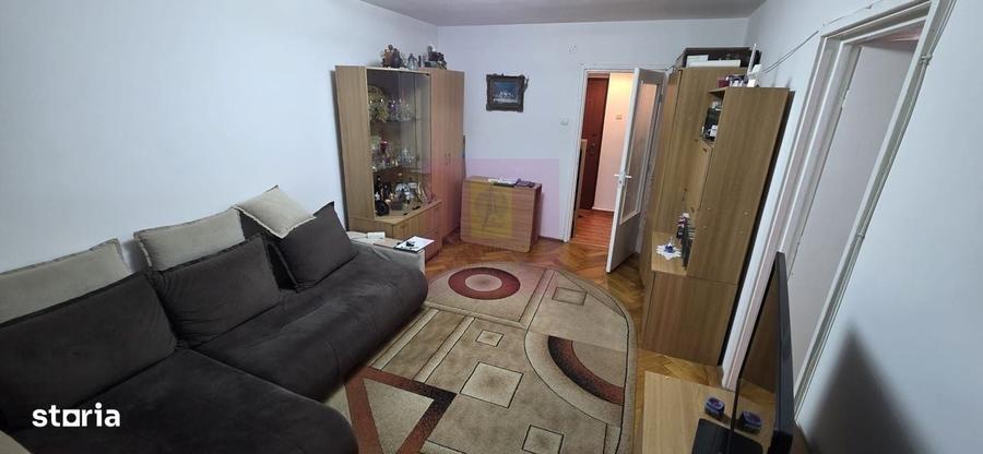 Apartament cu 3 camere decomandat în Piața Centrală