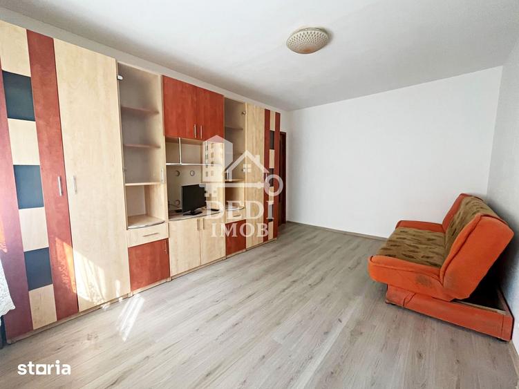 Apartament cu 2 camere semidecomandat în Rogerius