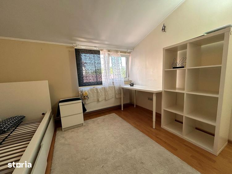 Casă cu 7 camere cu Teren 378 Mp în Vest
