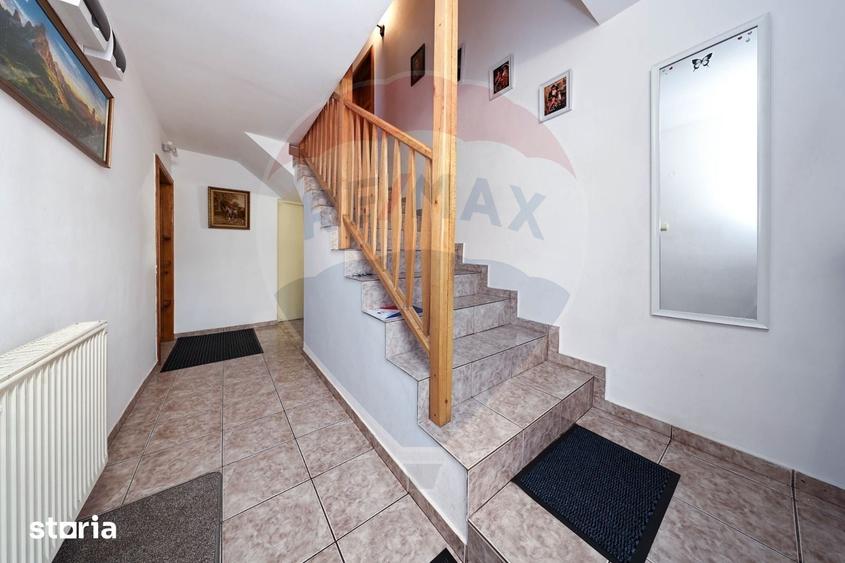 Casă cu 8 camere cu Teren 720 Mp în Central