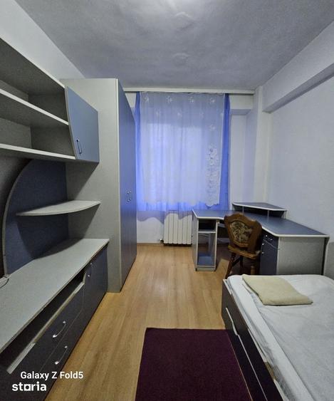 Apartament cu 3 camere decomandat în Nufărul