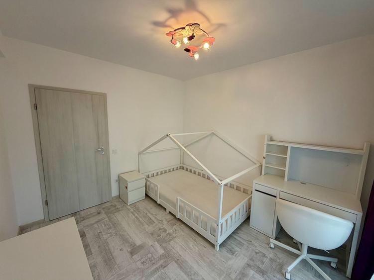 Apartament cu 3 camere semidecomandat, mobilat în Primăverii