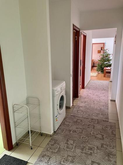 Apartament cu 3 camere semidecomandat în Exterior Vest