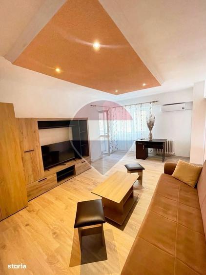 Apartament cu 2 camere decomandat în Hala Centrală