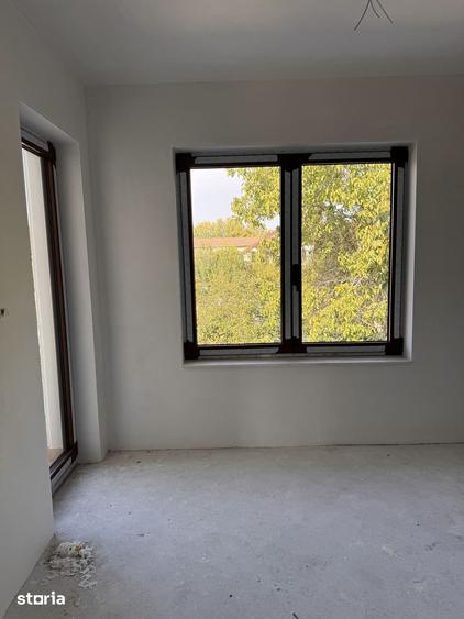 Casă cu 5 camere decomandat cu Teren 380 Mp în Giroc