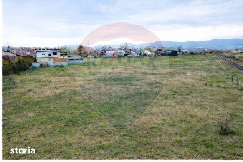 Teren de 6200 mp, în Central