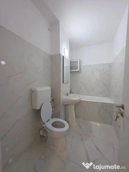 Apartament cu 3 camere semidecomandat în Colentina