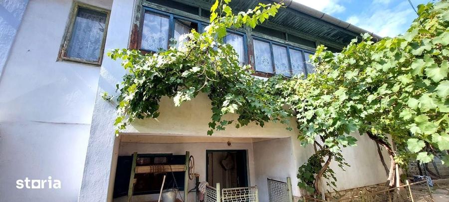 Casă cu 4 camere cu Teren 800 Mp în Central