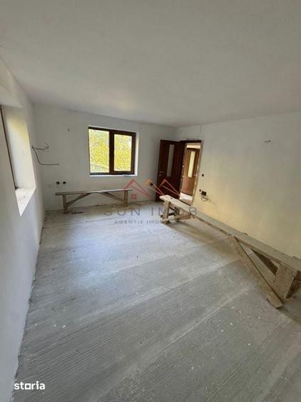 Casă cu 6 camere cu Teren 1354 Mp în Cornu