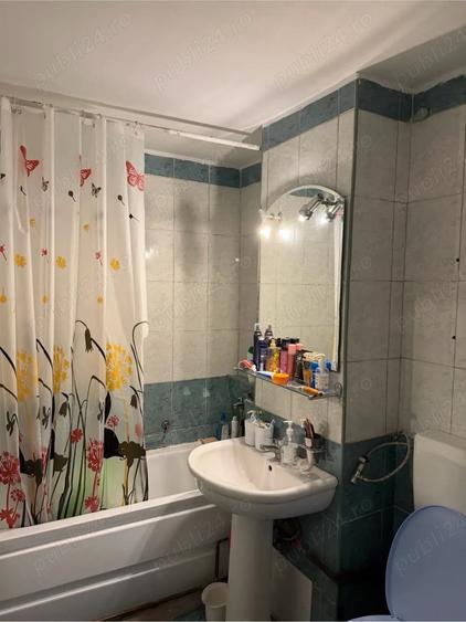 Apartament cu 3 camere decomandat în Lipovei