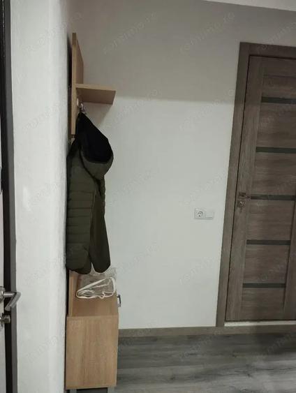Garsonieră decomandată în P-ța Victoriei