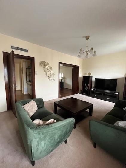 Apartament cu 5 camere semidecomandat în Unirii