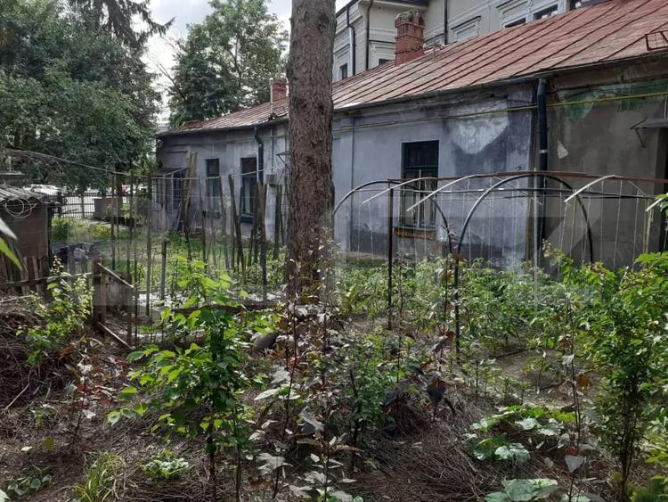 Casă cu 5 camere cu Teren 596 Mp în Central