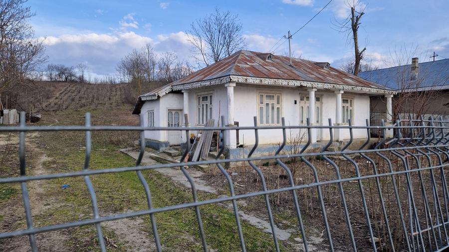 Casă cu 4 camere în Ungureni