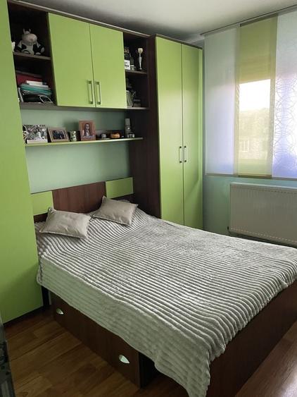 Apartament cu 3 camere semidecomandat în Sârbi