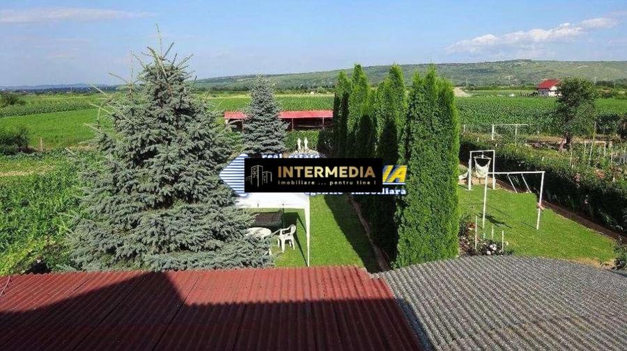 Casă individuală cu 7 camere cu Canalizare în Galtiu