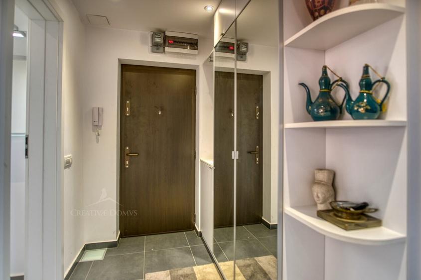 Apartament cu 4 camere semidecomandat, mobilat în Universitate