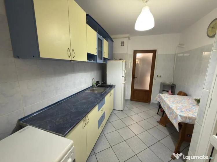 Apartament cu 4 camere decomandat în Central