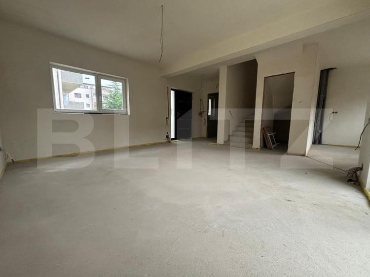 Duplex cu 4 camere cu Canalizare în Florești