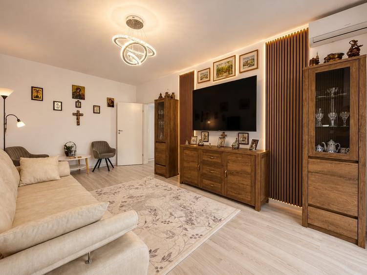 Apartament cu 2 camere decomandat în Metalurgiei