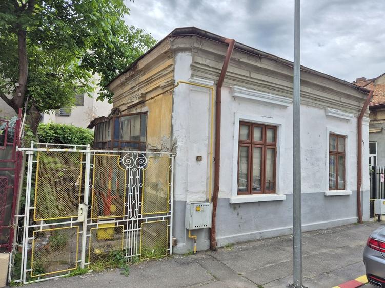 Casă individuală cu 3 camere cu Canalizare în Parcul Carol