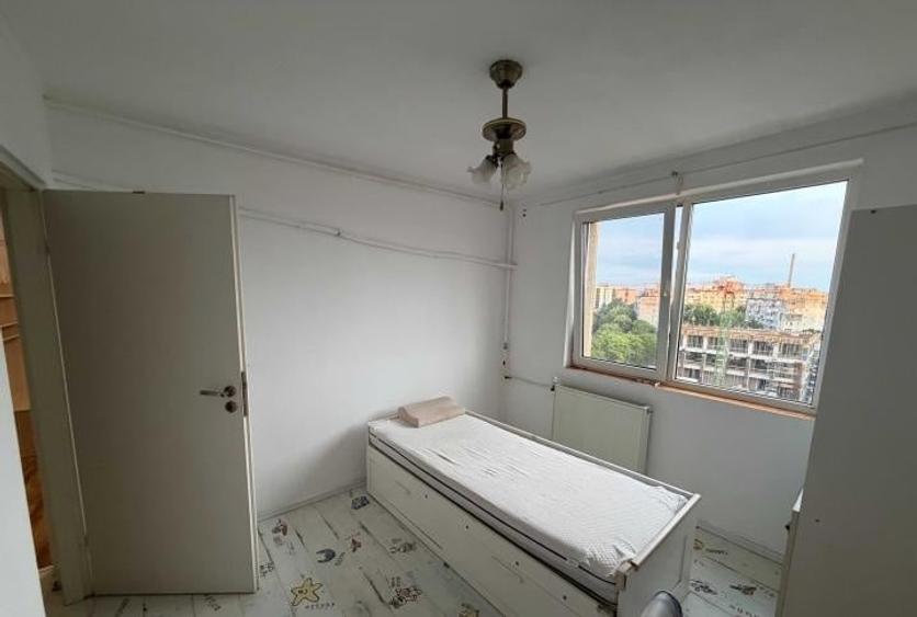 Apartament cu 3 camere semidecomandat, mobilat în Berceni