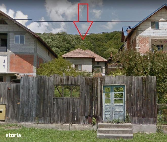 Casă cu 4 camere în Prislopu Mic