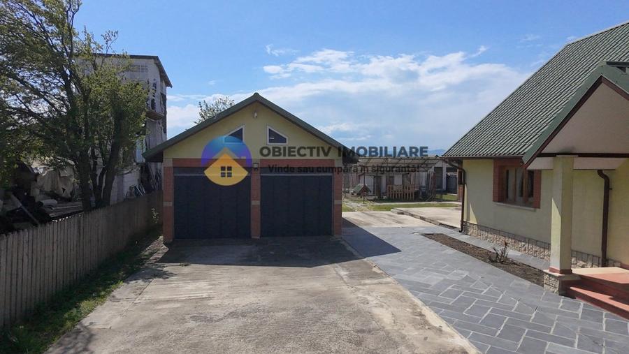 Casă cu 5 camere cu Teren 1800 Mp în Podoleni