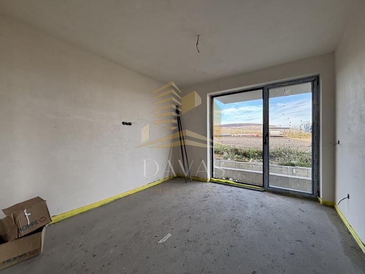 Apartament cu 3 camere semidecomandat în Baciu