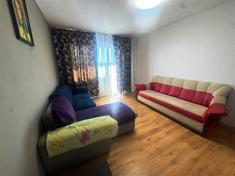 Apartament cu 3 camere decomandat, mobilat în Republicii