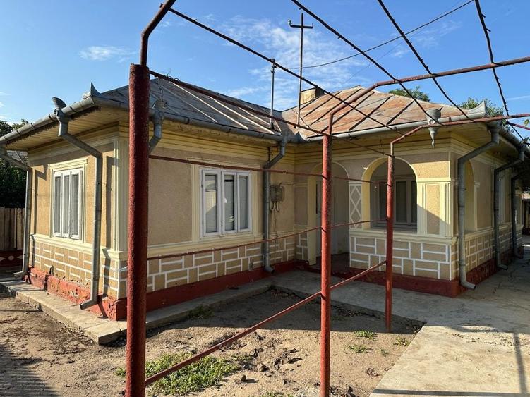 Casă cu 4 camere în Tătaru