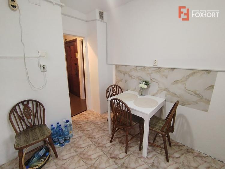 Apartament cu 3 camere decomandat, mobilat în Girocului