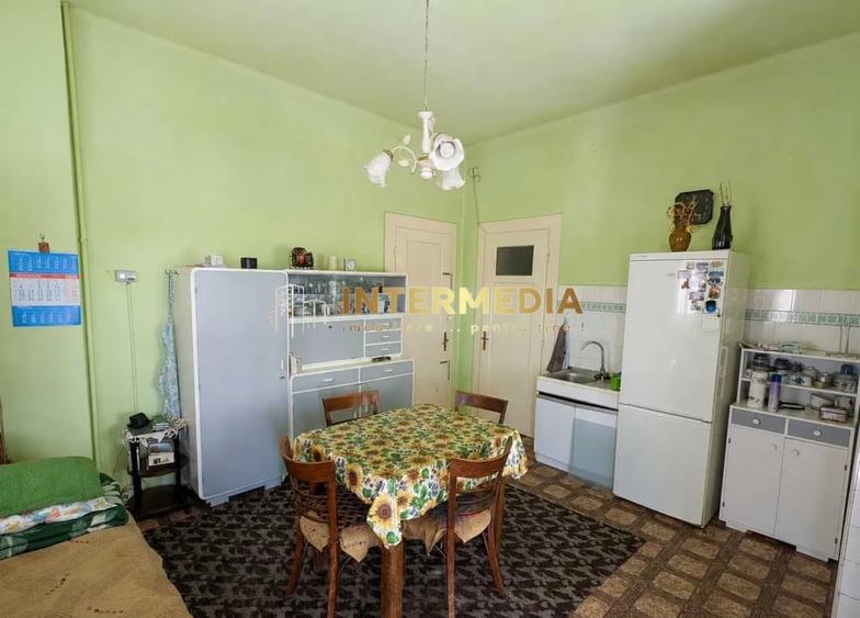 Apartament cu 3 camere decomandat, mobilat în Central