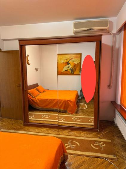 Apartament cu 3 camere decomandat, mobilat în P-ța Victoriei