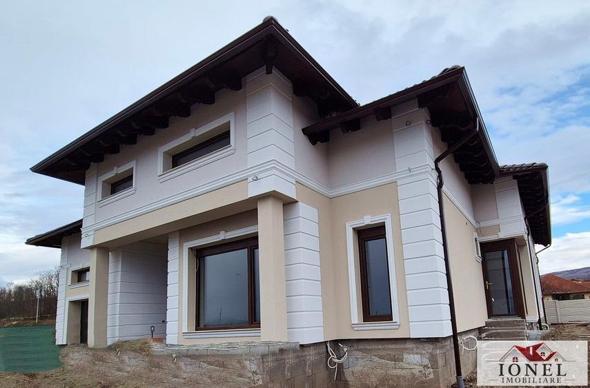 Casă individuală cu 6 camere cu Canalizare în Ciugud