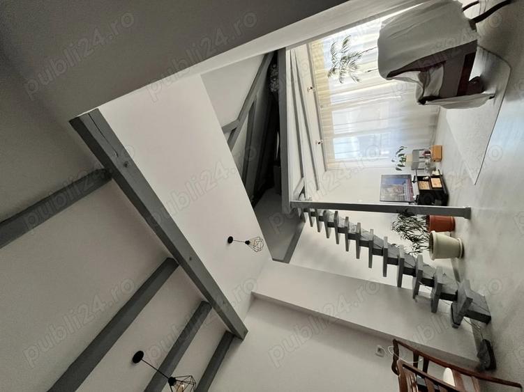 Apartament cu 4 camere decomandat în Central