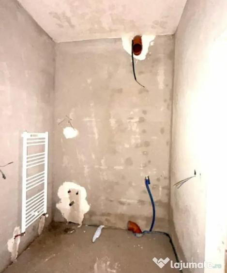 Apartament cu 4 camere decomandat în Florești