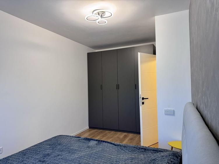Apartament cu 3 camere semidecomandat în Florești