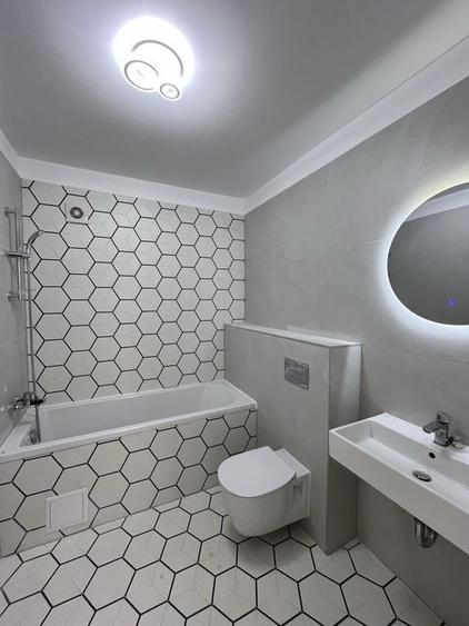 Apartament cu 3 camere decomandat în Tractorul